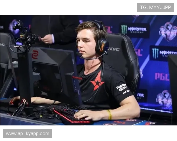 Astralis 在 ESL Pro League S20 中被 Complexity 淘汰，决定更换阵容，2020estarlpl